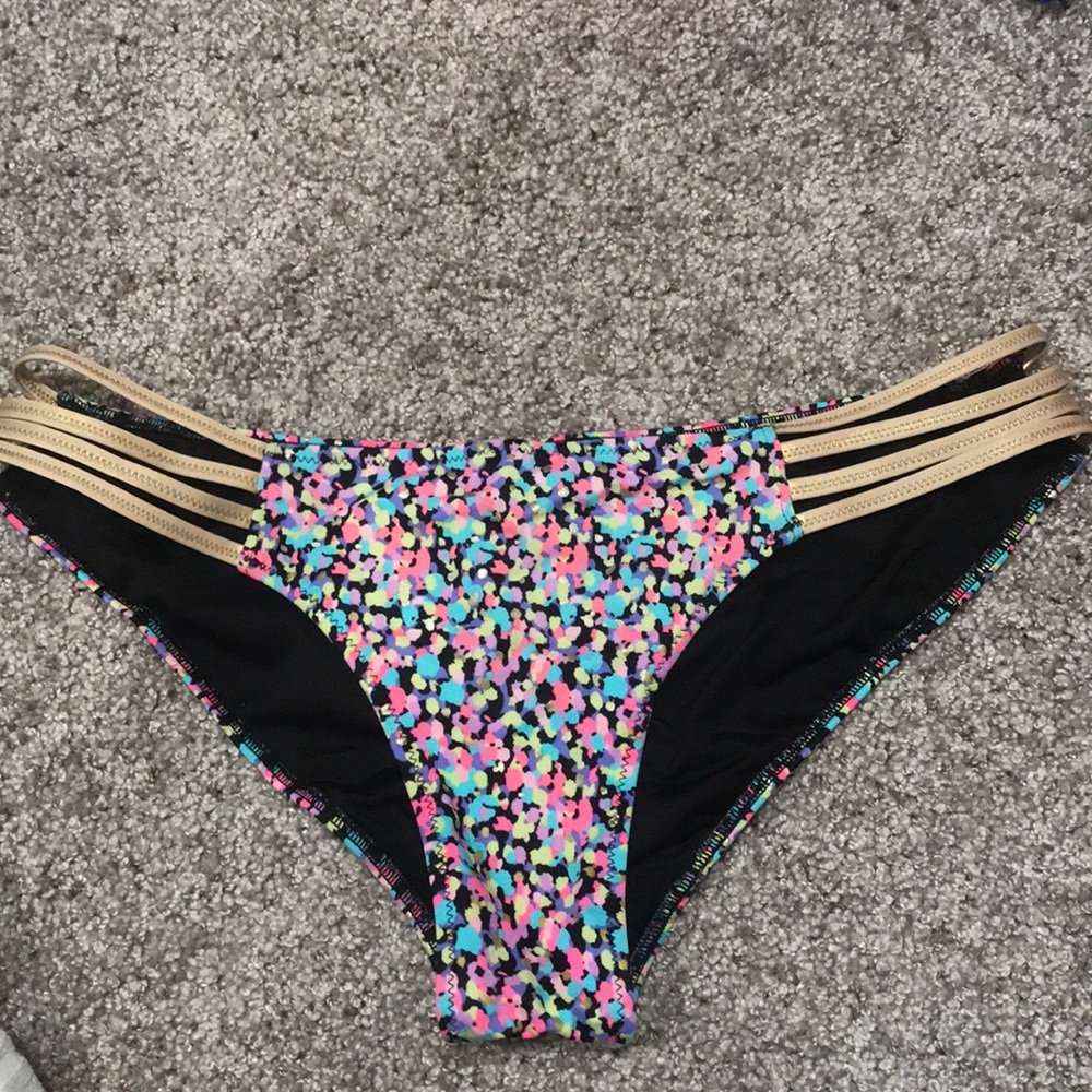Multicolor Victoria’s Secret swim bottoms!